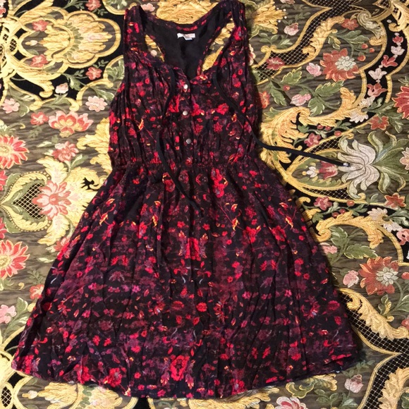 Ecote Dresses & Skirts - Ecote red and black floral mini halter back dress